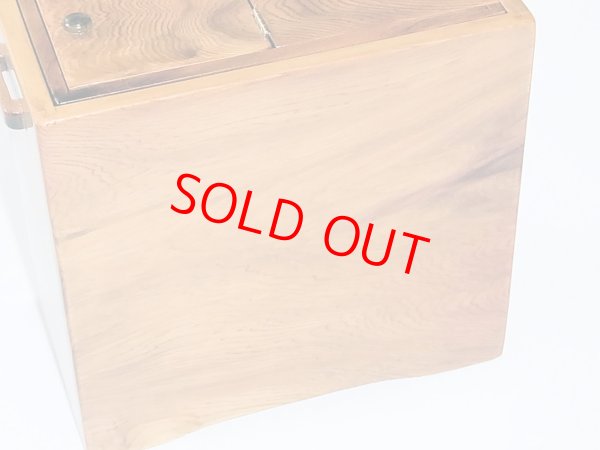 画像9: 国産杉材使用　上部スライド式高級水箱　鏡面仕上げ　黒柿つまみ ベルト付き