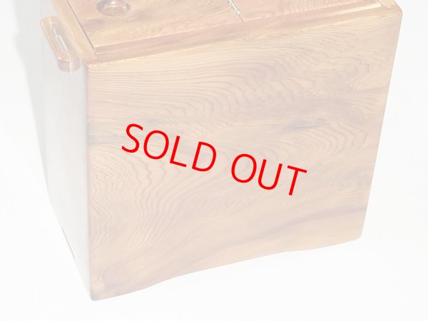 画像8: 国産杉材使用　上部スライド式高級水箱　鏡面仕上げ　黒柿つまみ ベルト付き