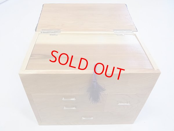 画像2: 国産杉材使用　座布団付き総引き出し合切箱　合切箱カバー、 ベルト付き