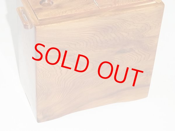 画像8: 国産杉材使用　上部スライド式高級水箱　鏡面仕上げ　黒柿つまみ ベルト付き